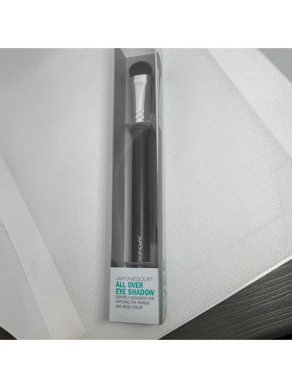 New Japonesque All Over Eye Shadow Brush